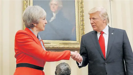  ?? AP ?? Otros tiempos. Una imagen de enero último, en el Salón Oval de la Casa Blanca, cuando Donald Trump recibió a la primera ministra May.