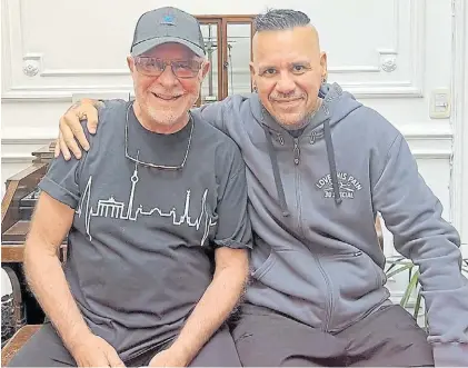  ?? ?? Amigos. León Gieco, uno de los invitados al disco de versiones, en el encuentro con Andrés Giménez.