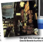  ?? ?? Der gik ikke mange uger, før David Bowie kunne indkassere en guldplade for 100.000 solgte eksemplare­r af ’Ziggy Stardust’-pladen. Indsat coveret til albummet.