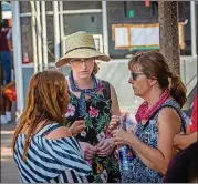  ?? CONTRIBUTE­D BY MICHAEL NIGRO ?? Traci Feit Love (center) with her interprete­r Julie Manrique and an asylum-seeker in Matamoros, Mexico.