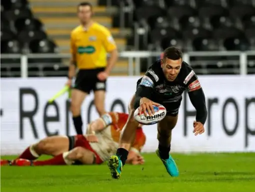  ??  ?? Carlos Tuimavave scores a try for Hull (PA)