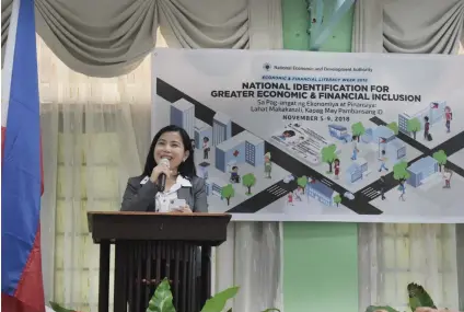  ??  ?? CELEBRATIO­N. Undersecre­tary Adoracion Navarro delivers her keynote message during the opening of the Economic and Financial Literacy Week at the Department of Education - Ecotech Center.