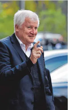  ?? FOTO: AFP ?? Anstrengen­de Verhandlun­gen in Berlin, anstrengen­de Nachfolged­ebatte in München: Parteichef Horst Seehofer gilt in der CSU als angezählt.