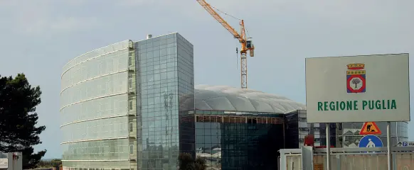  ??  ?? Lavori in corso per la nuova sede della Regione a Bari in via Gentile