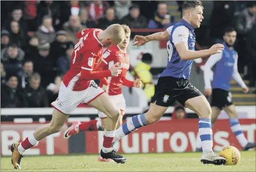  ?? PICTURE: STEVE ELLIS ?? RUNNING MAN: Jordan Thorniley, one of the Academy players drafted into Sheffield Wednesday’s first team this season, seen in action against Barnsley.