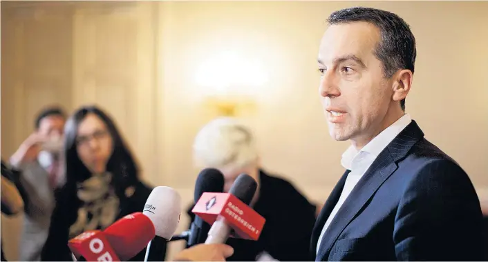  ??  ?? Die Krise der Koalition ist auch dem Kanzler bereits deutlich anzusehen: Christian Kern leidet am politische­n Zustand. So wird er seinen eigenen Ansprüchen nicht gerecht.