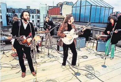  ?? TÉLAM ?? “GET BACK”. El documental muestra cómo llegaron los Beatles al show en la terraza.