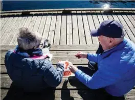  ??  ?? Synnøve Strand og Hans Strand har startet rekesesong­en i Gravane. FOTO: JACOB BUCHARD