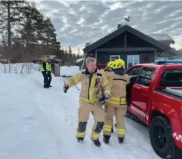  ?? FOTO: TOM BUCHER HANSEN ?? BRANN: Samtlige nødetater rykket ut da det ble meldt om brann i et hyttefelt i Evje.