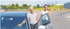  ?? FOTO: STADT ?? Alina und Georg Sauter aus Ingerkinge­n beim freien Training auf dem Verkehrsüb­ungsplatz Ehingen.