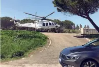  ??  ?? Il volo L’elicottero con cui ieri Berlusconi è arrivato a Termoli