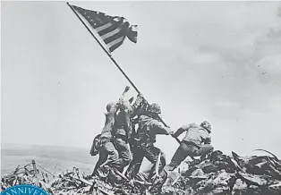  ?? [THE U.S. NATIONAL ARCHIVES] ?? Flag raising on Iwo Jima.
