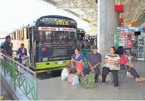  ??  ?? Beneficio. Según Leonel Díaz, jefe del VMT de la zona oriental, al contar con una nueva terminal, los usuarios tendrían mayor comodidad para abordar las unidades de transporte y el tránsito vehicular fuera más fluido en las calles aledañas a la actual.