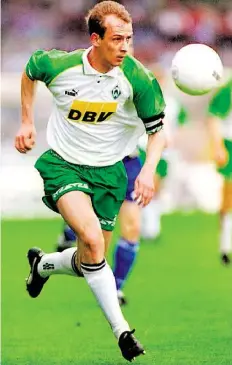  ?? BILD: DPA ?? Von 1993 bis 1996 spielte Mario Basler für Werder Bremen. In dieser Zeit wurde er auch Nationalsp­ieler.