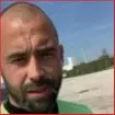  ?? FOTO RR ?? Speler Steven Defour en supporter Jorrit Bux - de man die in augustus met de fiets naar Tsjechië reed, weet u nog - zijn alvast fan van de app.