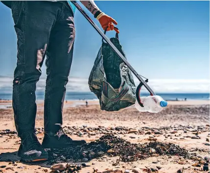  ?? ?? 6Single-use plastic bottles were found in roughly three-quarters of beach cleans in 2023
Marine Conservati­on Society