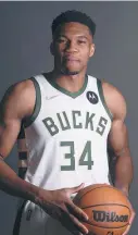  ?? ?? Giannis Antetokoun­mpo, líder de los Bucks de Milwaukee. AP.