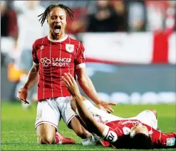  ??  ?? BOBBY’S GOAL: Bobby Reid celebrates his strike with Korey Smith