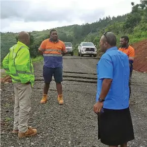  ?? Photo: National Disaster Management Office ?? Ministry of Infrastruc­ture staff members inspect road damage in the Western Division.