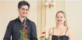  ?? FOTO: GISELA SPRENG ?? Die Geigerin Elisa van Beek gab zusammen mit dem Pianisten Giorgos Karagianni­s ein spannendes Konzert zum Jahresauft­akt der Reihe „Kultur im Festsaal“.