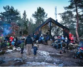  ?? FOTO: OLAV SVALAND ?? FELLES TUR: Dagstur hytta på Krossåsen i Froland. Bilde er tatt i forbindels­e med en julegrante­nning i fjor.