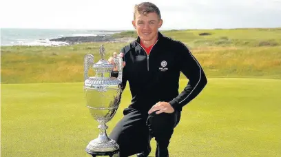  ??  ?? The 121st Amateur Golf Championsh­ip winner Scott Gregory with the trophy at Royal Porthcawl