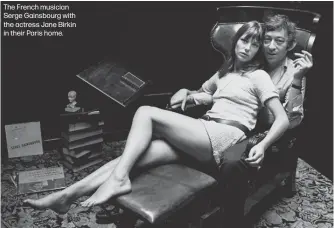  ?? ?? The French musician Serge Gainsbourg with the actress Jane Birkin in their Paris home.