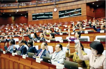  ?? AFP ?? CPP members of parliament vote in favour of controvers­ial amendments to election laws at the National Assembly yesterday in Phnom Penh.