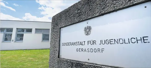  ?? [ APA/Robert Jaeger ] ?? In der Justizanst­alt Gerasdorf gab es unterschie­dliche Einschätzu­ngen über die zu erwartende Entwicklun­g des Türken, der als Kind mit dem IS sympathisi­erte.