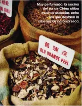  ??  ?? Muy perfumada, la cocina del sur de China utiliza muchas especias, entre las que destaca la cáscara de naranja seca.