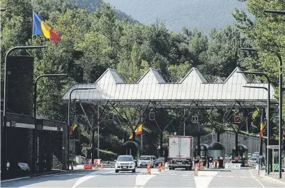  ?? Natàlia Montané ?? Aduana andorrana en la frontera entre el Principado y España.