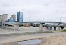  ?? /ÁNGELES GARCÍA ?? El puente conecta el cruce fronterizo con la Vía Rápida Poniente