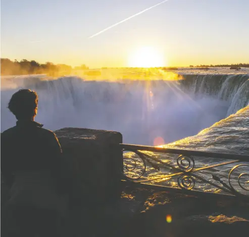  ?? Fran k Gunn / the canadian pres files ?? A man watches the sun rise over Niagara Falls this autumn. Ottawa is rolling out a wave of new funding for pan
demic-battered industries including tourism, the arts and regional aviation.