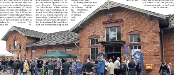  ??  ?? Der Andrang war groß, als der alte Uerdinger Bahnhof seine Pforten öffnete.