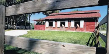  ?? CARLINE JEAN/SOUTH FLORIDA SUN SENTINEL PHOTOS ?? A barn that’s been standing since 1999 is too close to the property line and now Southwest Ranches wants to moved.