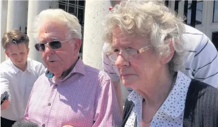  ?? Tom Pugh ?? > Peter and Elizabeth Skelton, parents of victim Susan Nicholson, outside Lewes Crown Court yesterday