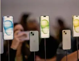  ?? NIC COURY ?? Los modelos Apple iPhone Series 9 se exhibieron, entre otros productos nuevos, en un evento de lanzamient­o en Apple Park en California.