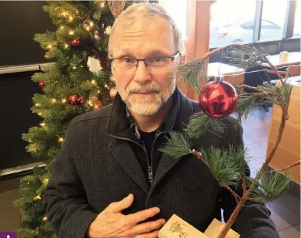  ?? Photo : Daniel Bahuaud ?? Professeur de musique à l’Université du Manitoba, Richard Gillis est une figure incontourn­able de l’espace jazz au Manitoba. Il est directeur du Winnipeg Jazz Orchestra depuis 1997.