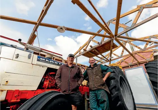  ?? SIMON O’CONNOR/ STUFF ?? The Ohawe Boating and Angling Club commodore Steve Midgley and vicecommod­ore Rob Gay are now angling for a new roof after extropical cyclone Dovi tore the club’s one off on Sunday.