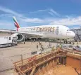  ??  ?? Der A 380 fliegt zwei Mal am Tag die Strecke nach Dubai