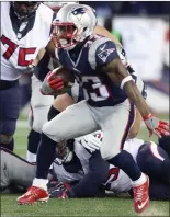  ?? Photo by Louriann Mardo-Zayat ?? In his second season with the Patriots, multi-purpose running back Dion Lewis has made a big difference in the passing and running games.