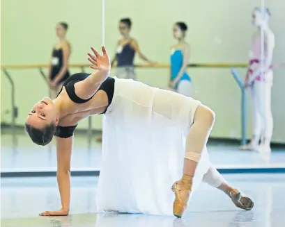  ?? RICHARD LAUTENS PHOTOS TORONTO STAR ?? Margot Lorette, a 17-year-old dancer from Squamish, B.C., works on her routine.