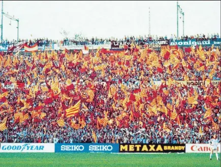  ?? FOTO: MIGUEL MORENO ?? Basilea, un mar de banderas del Barça y de Catalunya