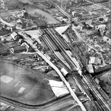  ?? ?? Ashford railway station in 1929 and its surrounds, including part of Elwick Road