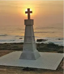  ?? UGU SOUTH COAST TOURISM ?? A monument commemorat­ing the São João at Port Edward, KwaZulu-Natal. About 500 survivors set out for presentday Mozambique, but few made it.