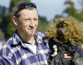  ?? PHOTO: RICHARD DAVISON ?? Little devils . . . Kaitangata artist Frankie ‘‘Tazer’’ Harris poses with one of his gothic dolls, ‘‘Kinetic Kaye’’, outside his home studio this week.