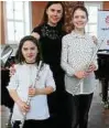  ??  ?? Ida Albrecht, Olessya Koberstein und Clara Stiefel (von links) freuen sich über die starke Leistung.