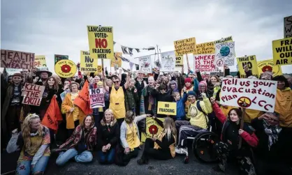  ?? Photograph: Ki Price/Getty Images ?? Anti-fracking protesters outside Cuadrilla’s Preston New Road site last October.