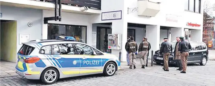  ??  ?? ► Efectivos del OS-9 de Carabinero­s, en marzo de 2017, viajaron a Alemania para coordinar investigac­iones con la policía germana.