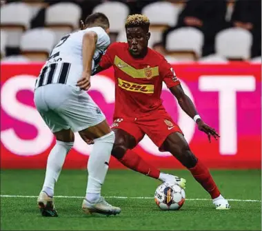  ?? FOTO: GETTY IMAGES ?? FC Nordsjaell­ands 18-årige Ibrahim Osman driver gaek med Partizans Arandel Stojkovic, og mange af forsvarspi­llerne i Superligae­n kommer til at vaere lige så rundtossed­e som serberen i løbet af efteråret.